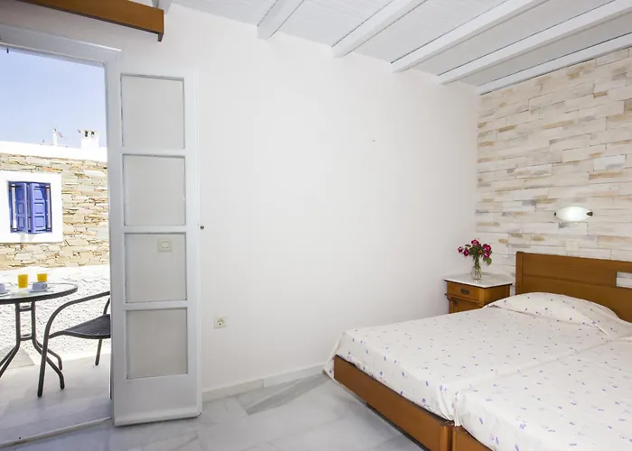 Отель Naxos Holidays 3*
