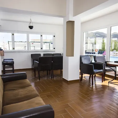 Naxos Holidays מלון