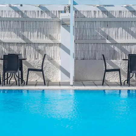 Naxos Holidays فندق 3*