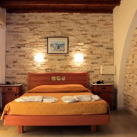 Naxos Holidays מלון Naxos City