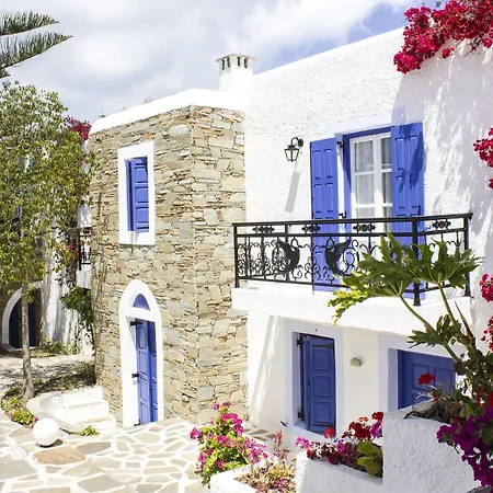 Naxos Holidays فندق 3*