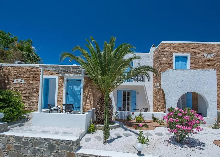 Naxos Holidays מלון