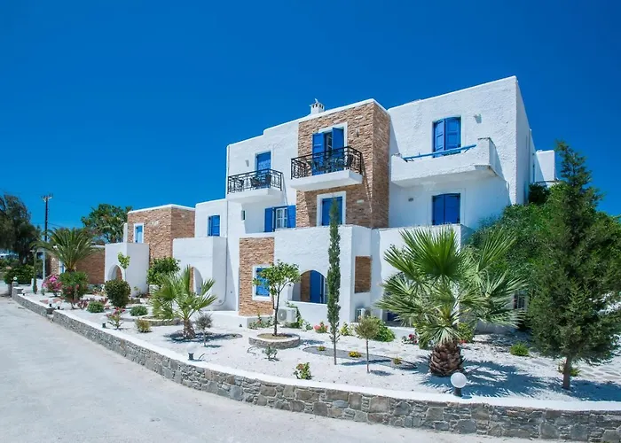 Naxos Holidays מלון 3*