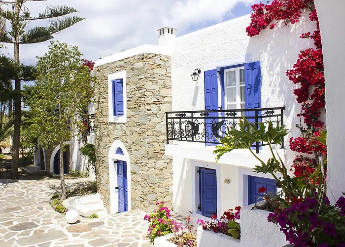 Naxos Holidays מלון 3*