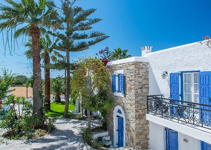 纳克索斯假日酒店