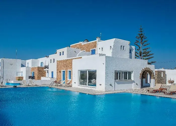 Naxos Holidays מלון 3*