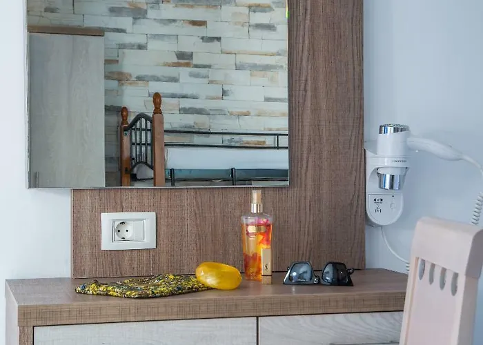 纳克索斯假日酒店